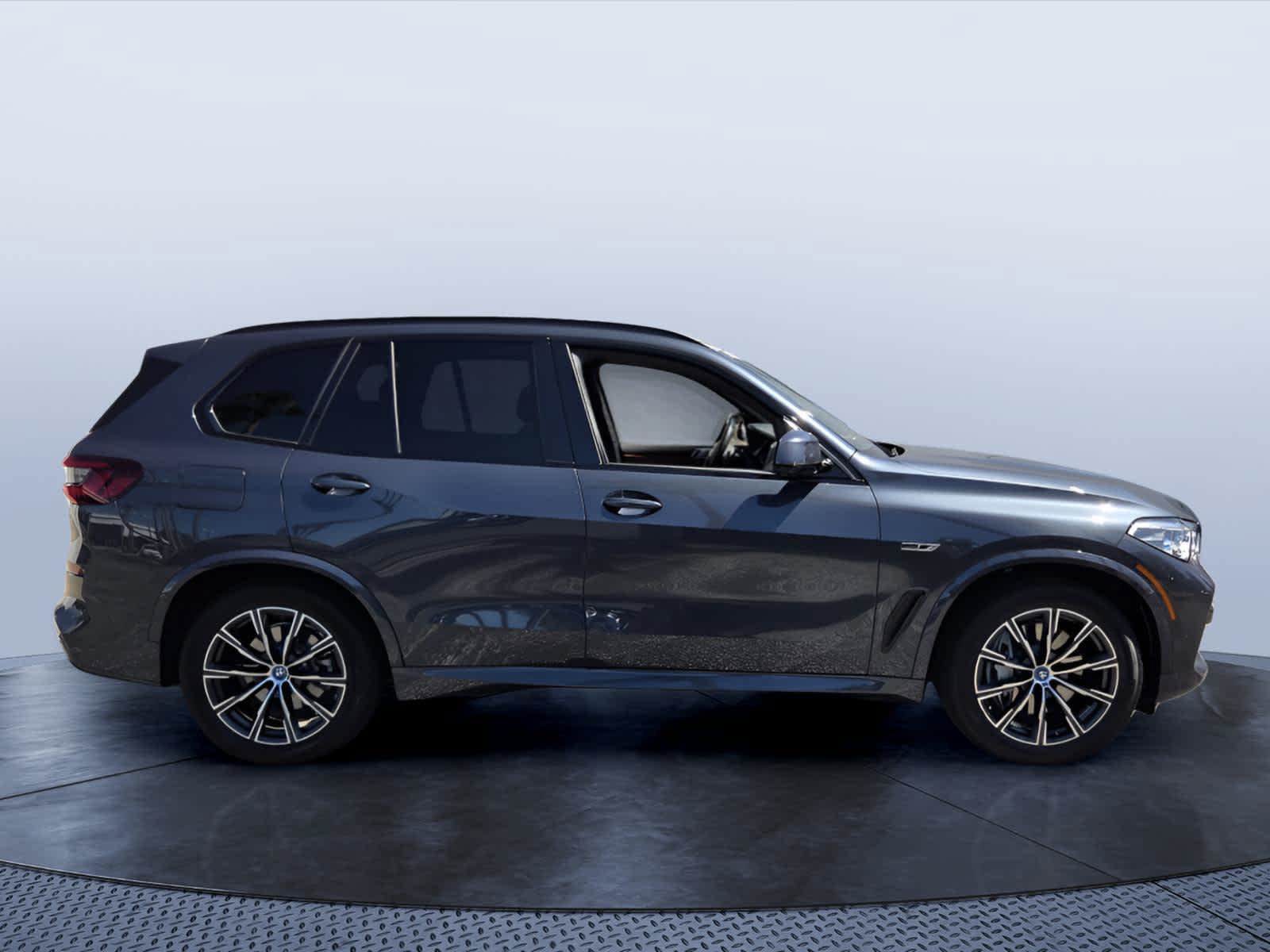 Used 2022 BMW X5 xDrive45e w/ M Sport Package AWD/4WD image 2