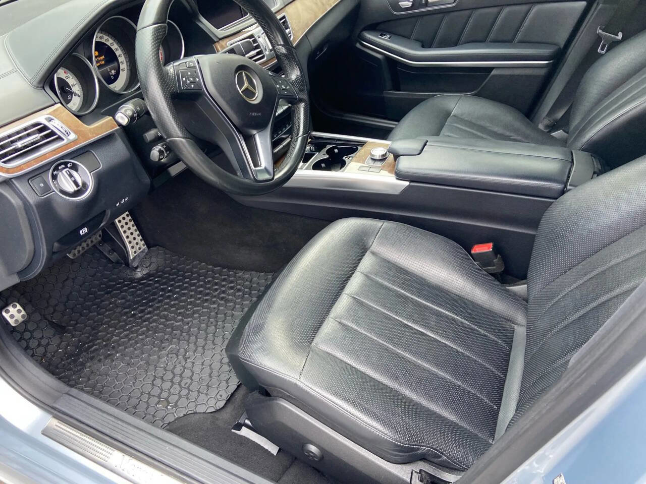 Used 2015 Mercedes-Benz E 400 Sedan w/ Driver Assistance Package image 4