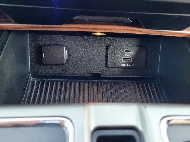 Used 2015 Ford F150 Lariat w/ Equipment Group 502A Luxury AWD/4WD image 19