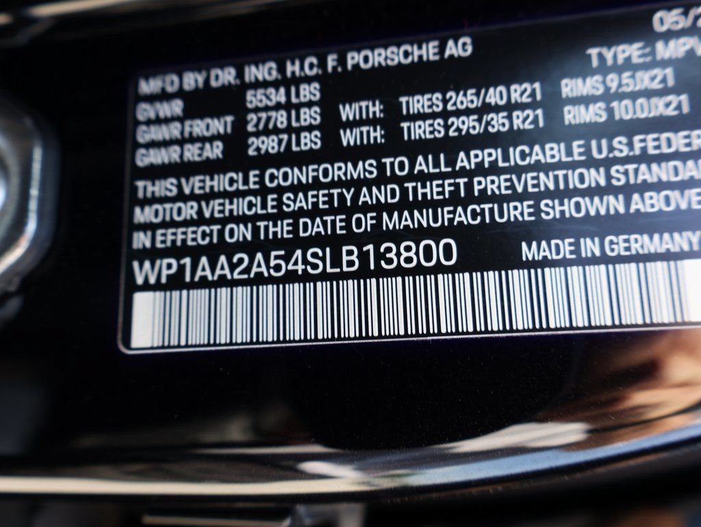 Certified 2025 Porsche Macan Turbo AWD/4WD image 38