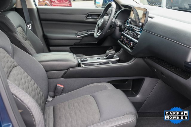 Used 2025 Nissan Pathfinder SV image 17