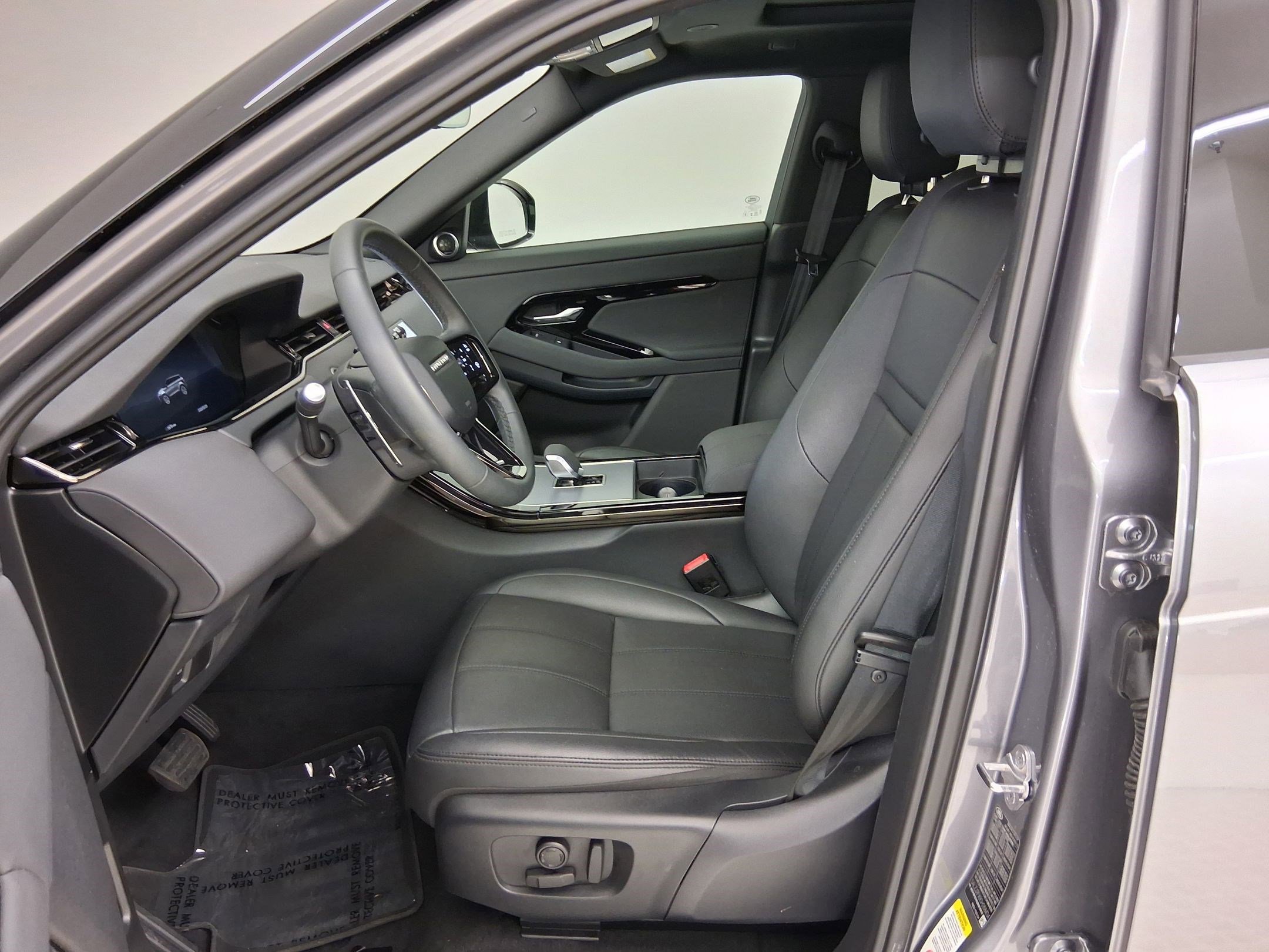 Used 2025 Land Rover Range Rover Evoque S image 3