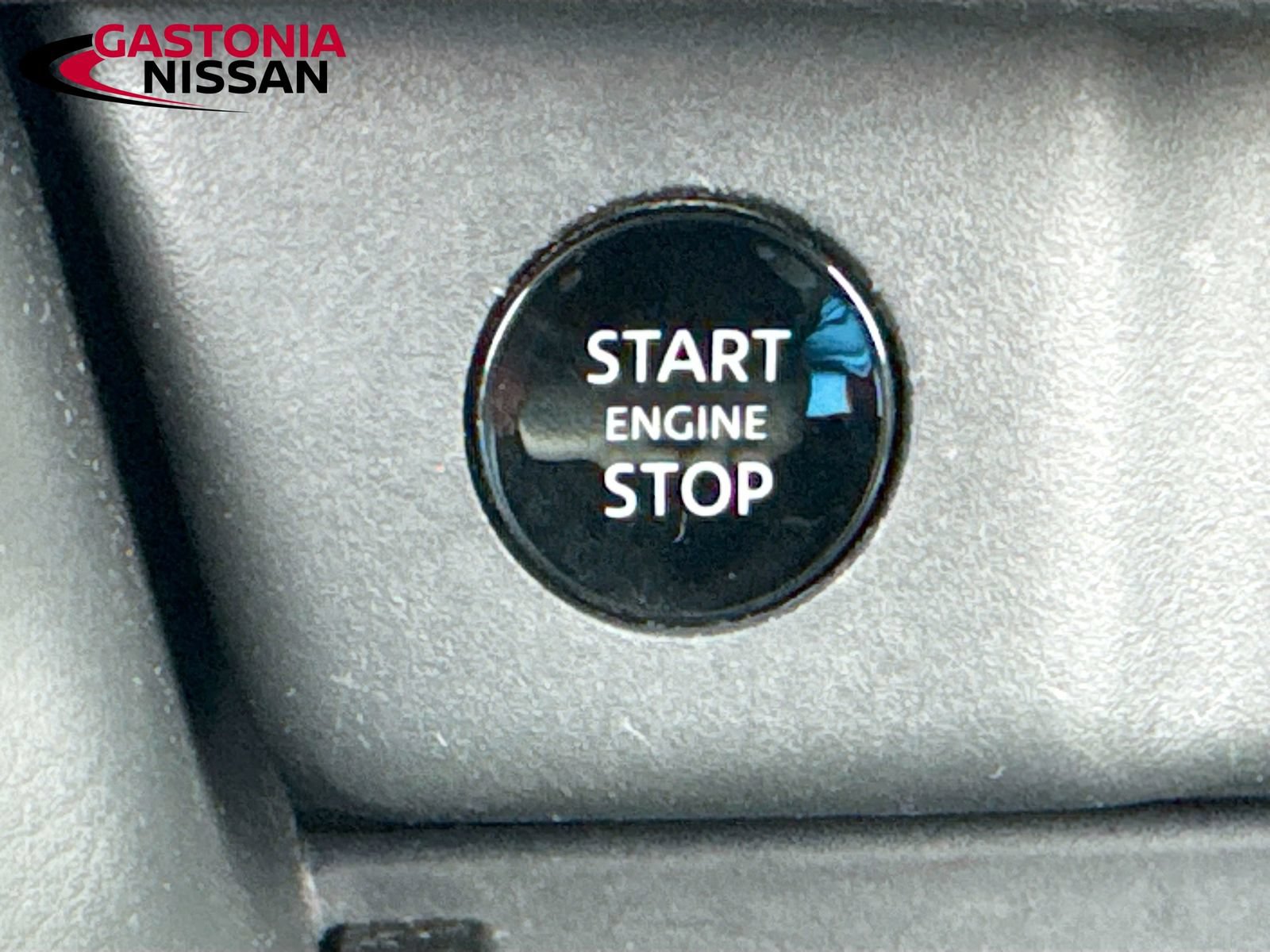 Used 2025 Nissan Rogue SV FWD image 26