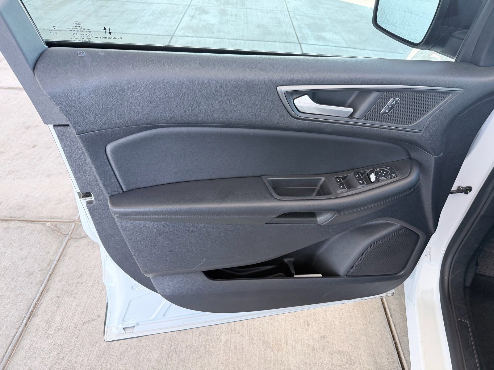 Used 2022 Ford Edge SE w/ Black Appearance Package image 16