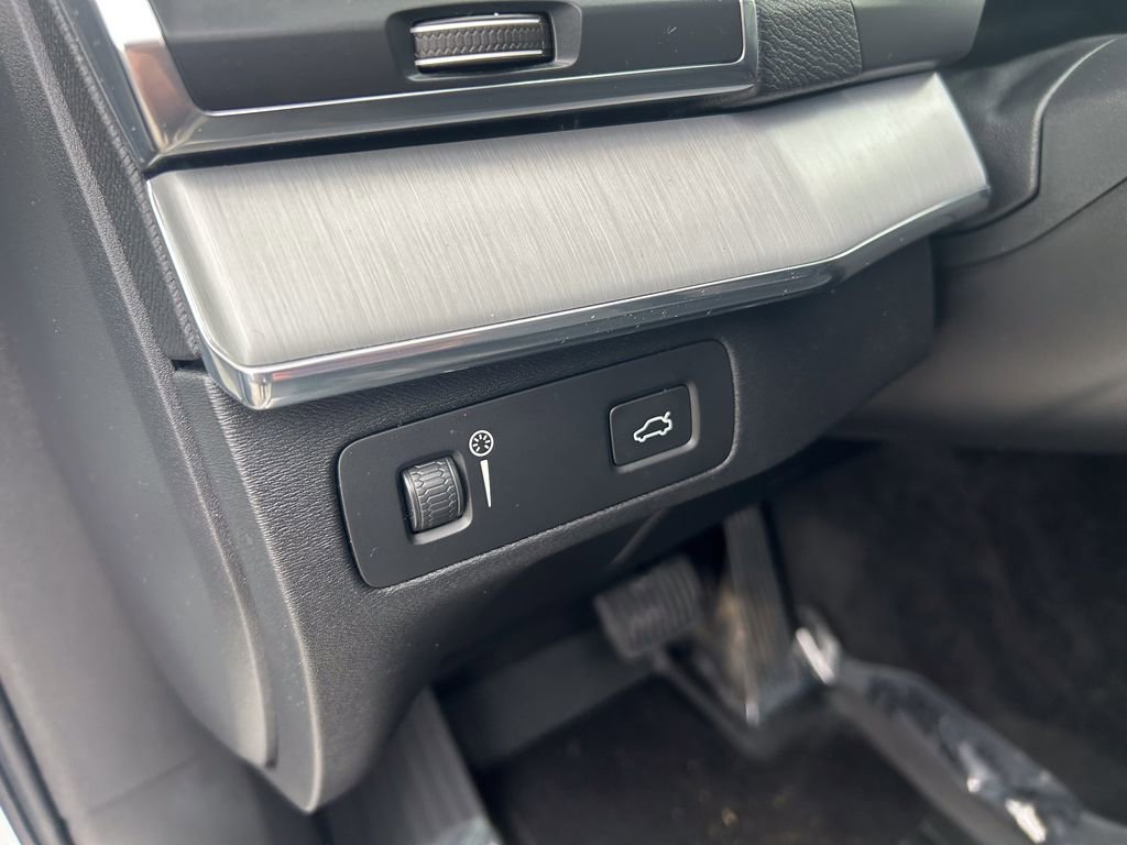 Used 2021 Volvo XC90 T5 Momentum w/ Climate Package image 11