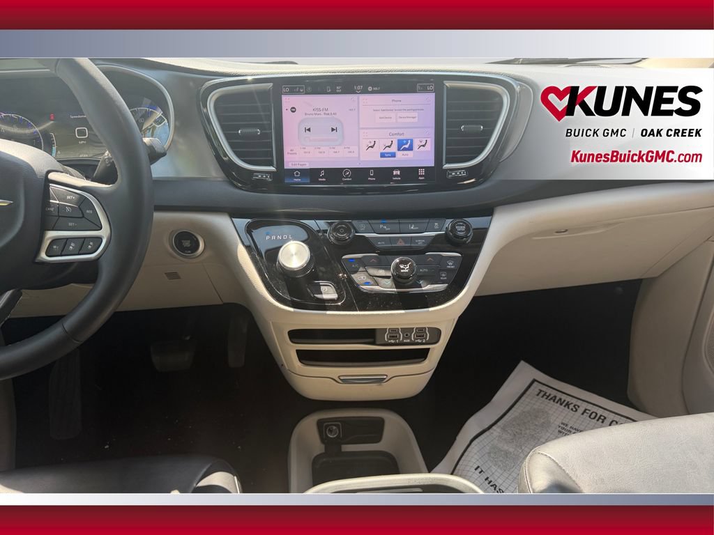 Used 2023 Chrysler Pacifica Touring-L FWD image 25
