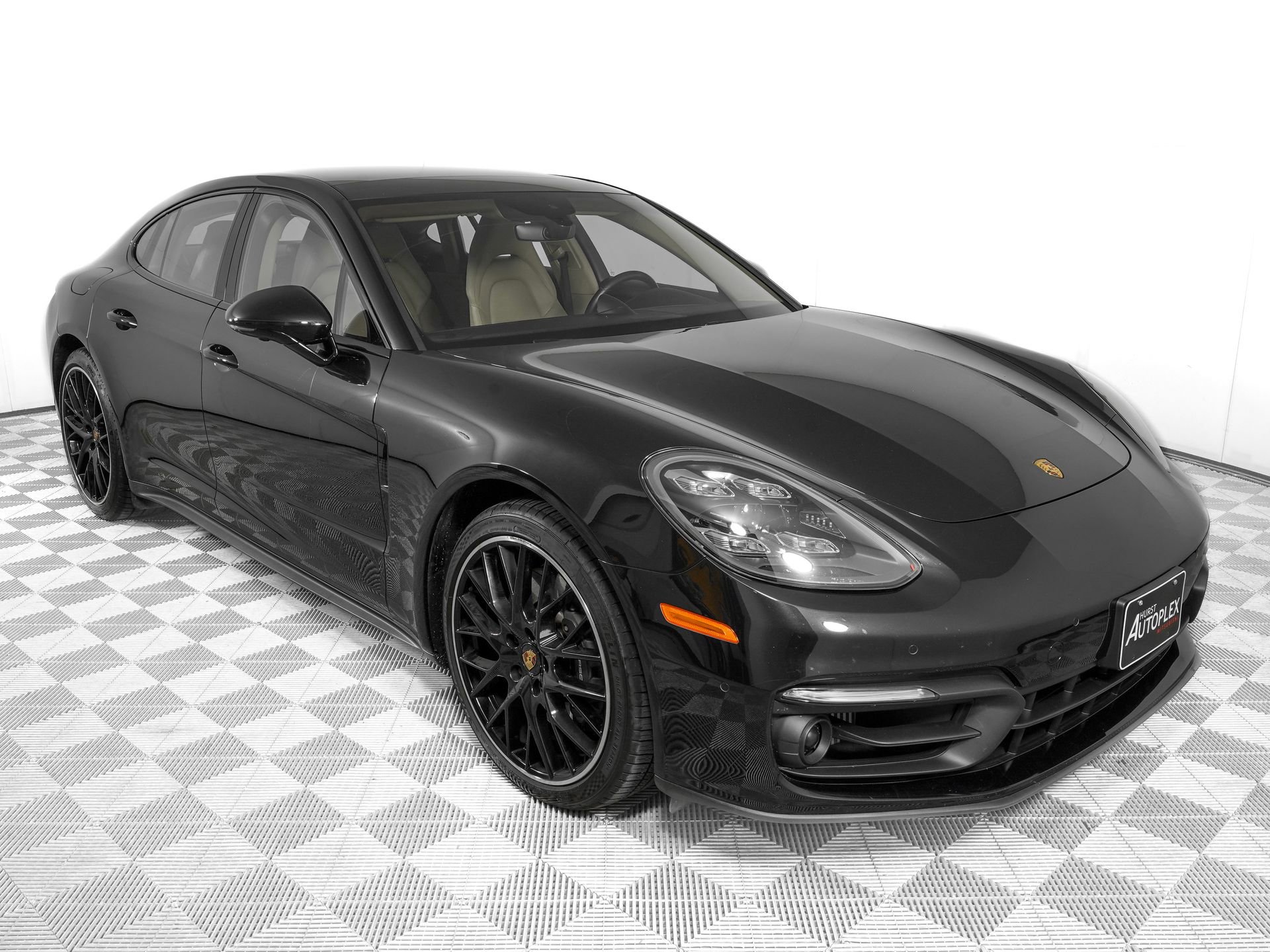 Used 2021 Porsche Panamera image 3