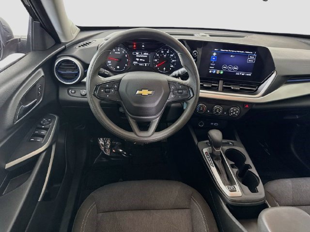 Used 2024 Chevrolet Trax LS w/ LS Convenience Package FWD image 16