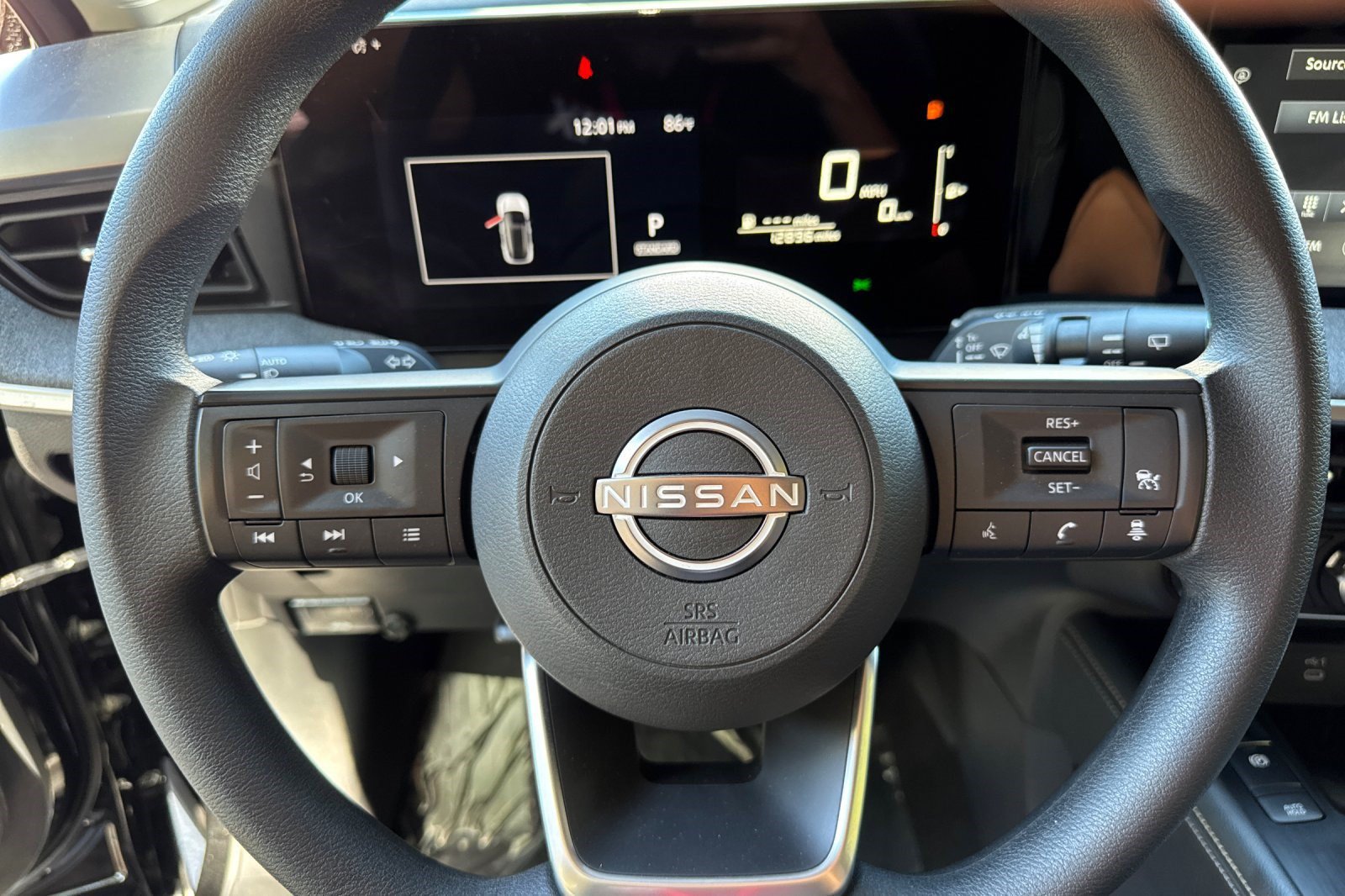 Used 2025 Nissan Kicks SV AWD/4WD image 15
