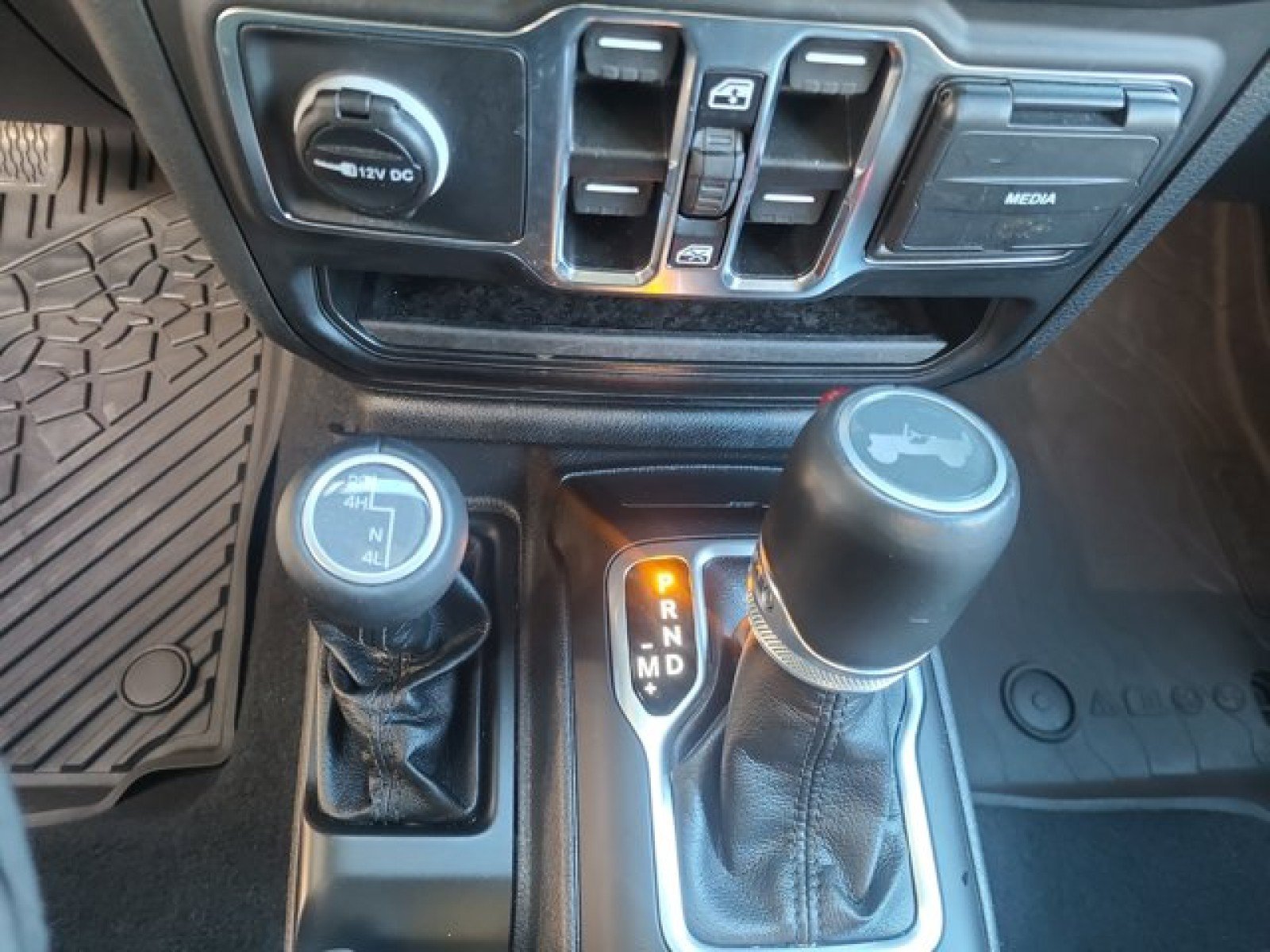 Used 2023 Jeep Wrangler Unlimited Sahara AWD/4WD image 30