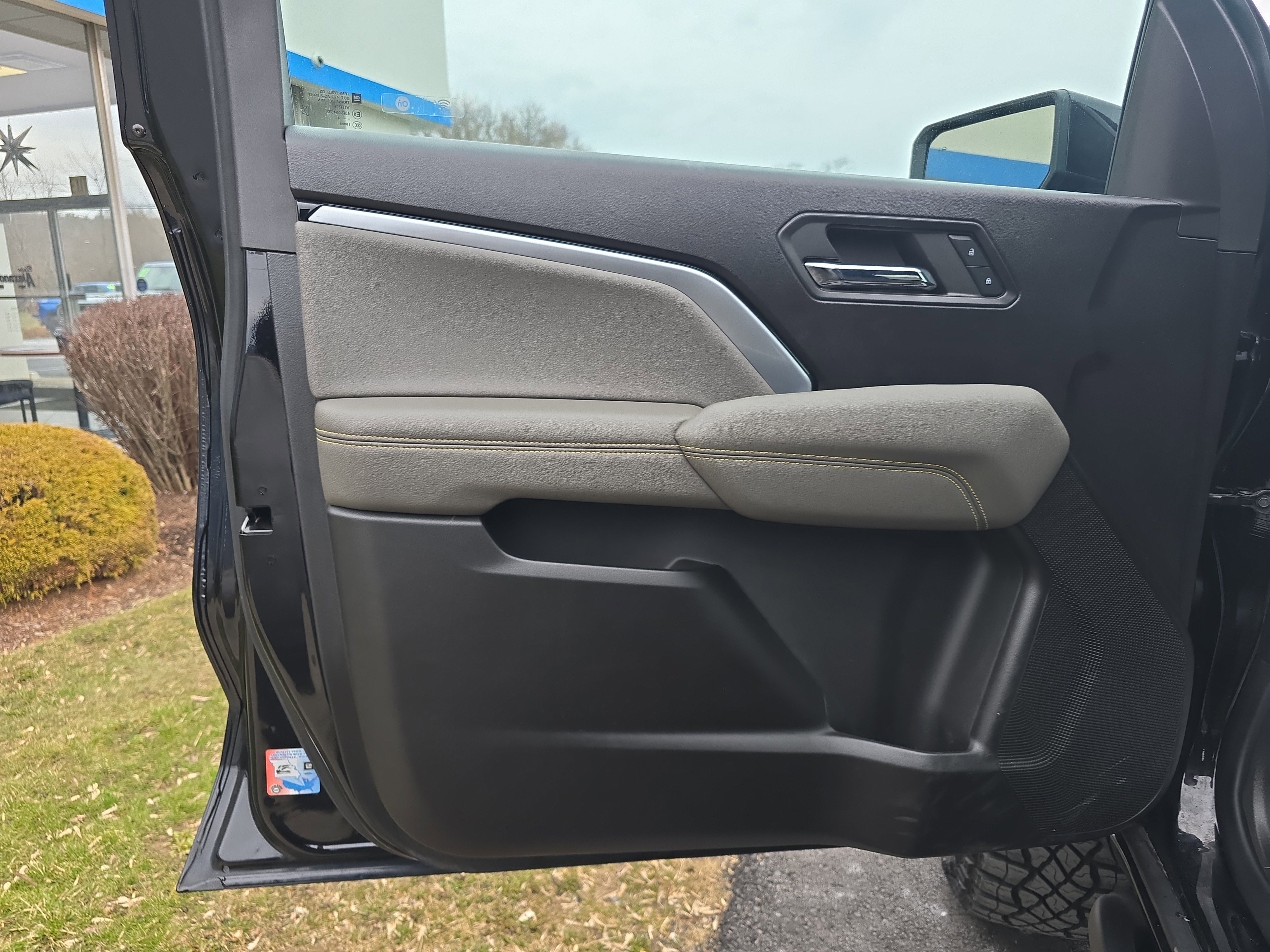 Used 2024 Chevrolet Colorado ZR2 w/ Technology Package image 18