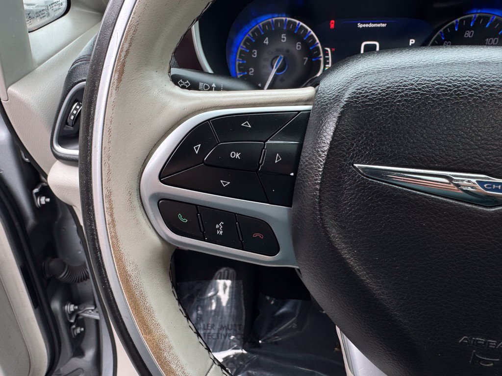 Used 2020 Chrysler Pacifica Limited FWD image 37