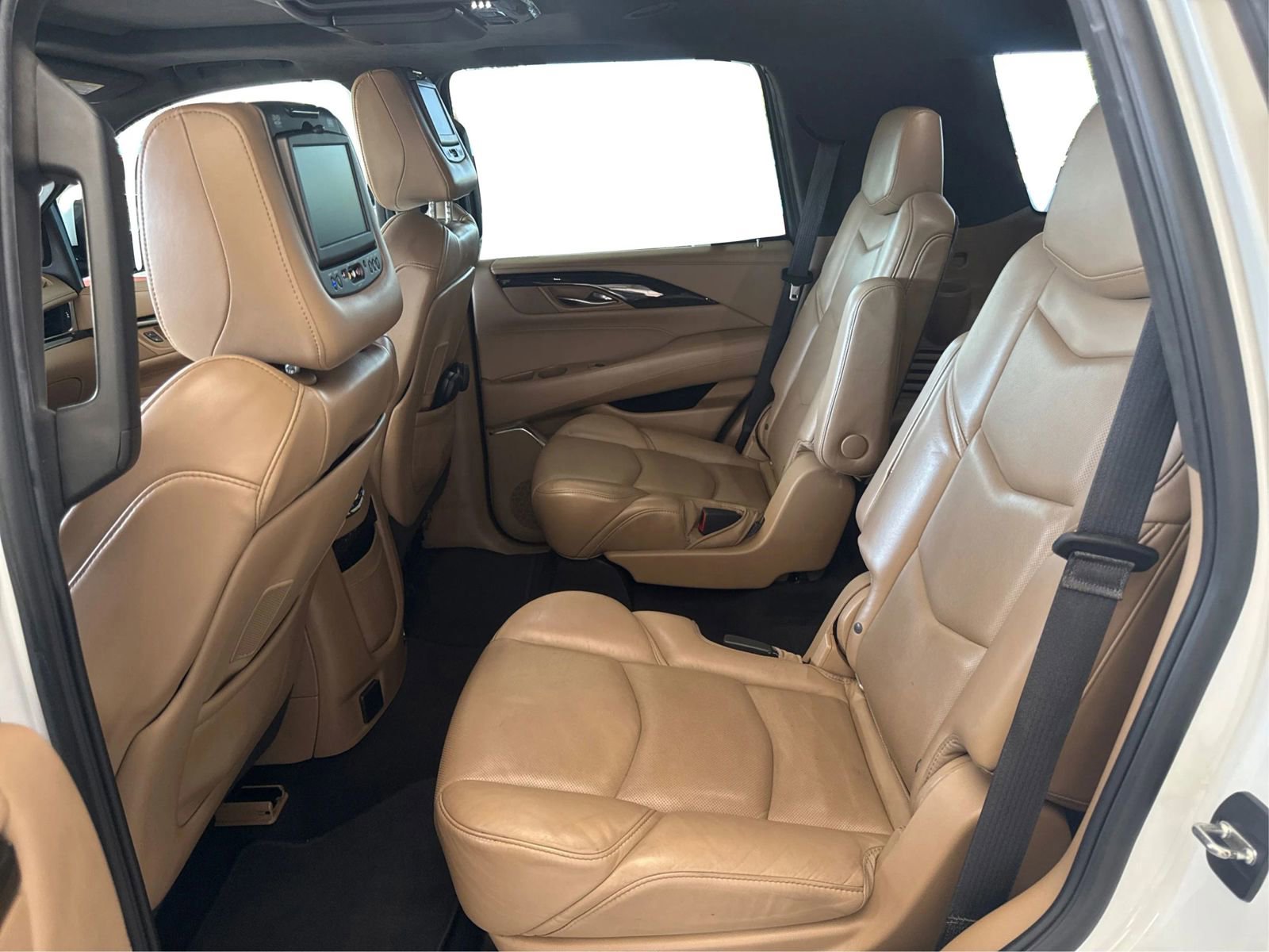 Used 2018 Cadillac Escalade Platinum AWD/4WD image 10