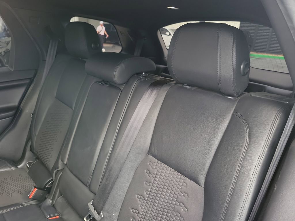 Used 2018 Land Rover Discovery Sport SE image 13