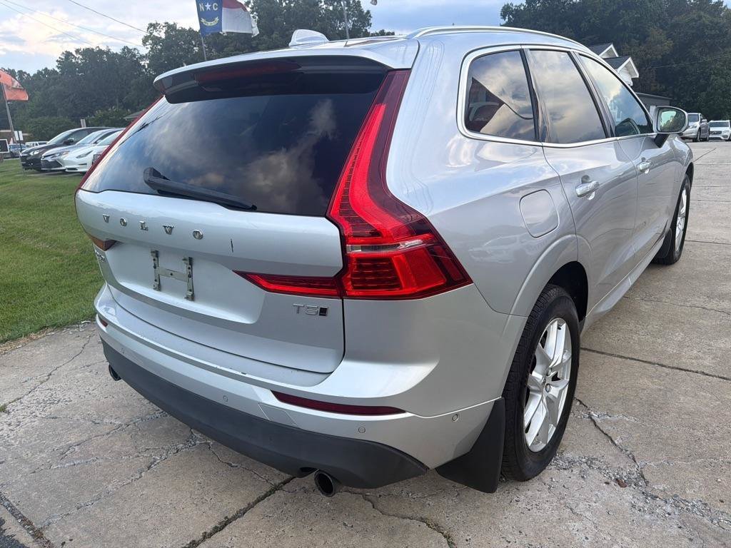 Used 2018 Volvo XC60 T5 Momentum w/ Vision Package AWD/4WD image 9