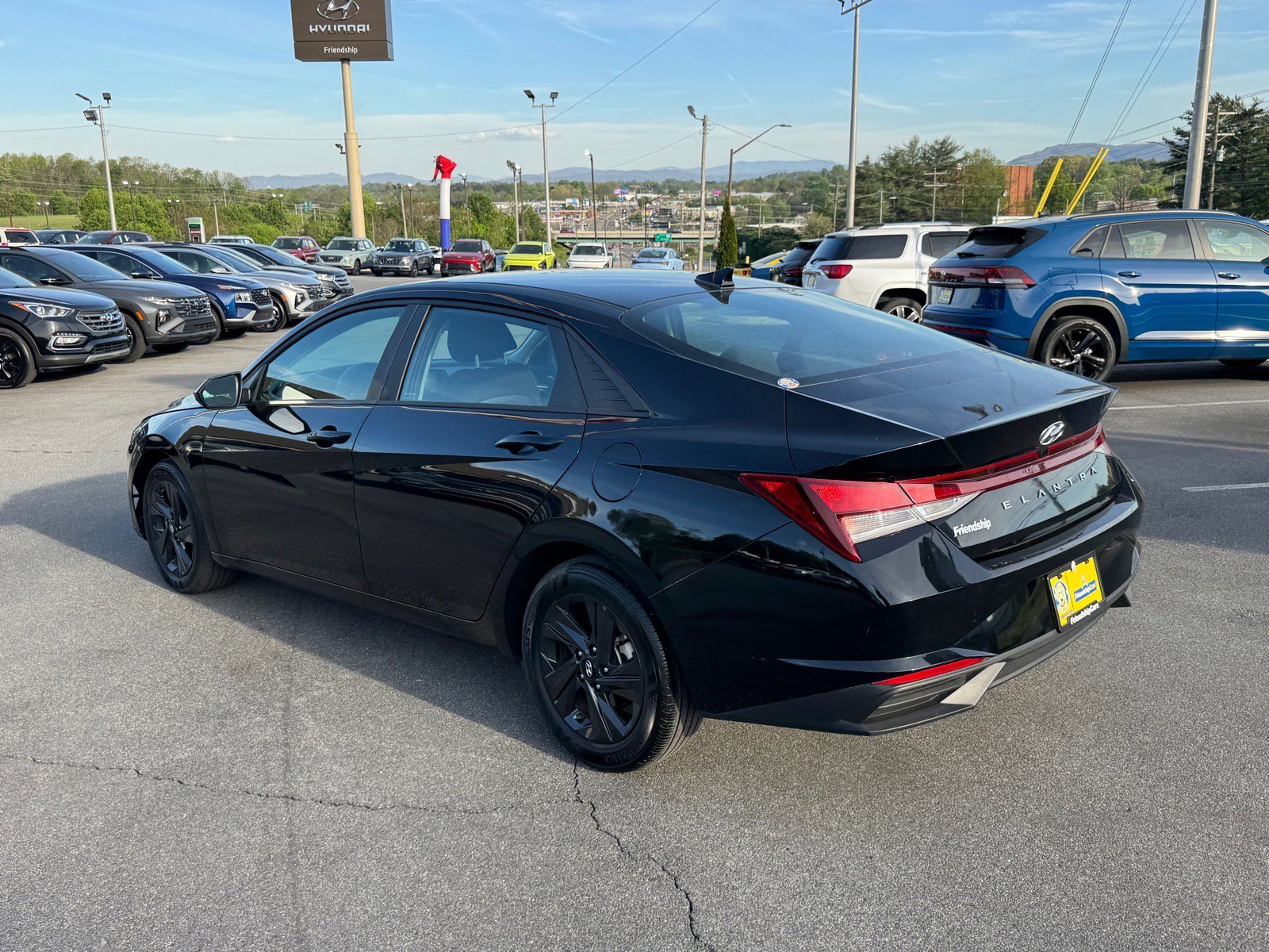 Used 2023 Hyundai Elantra SEL FWD image 4