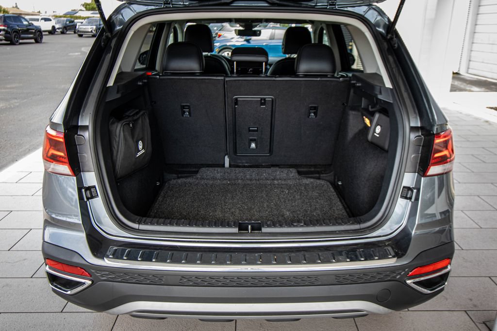 Certified 2023 Volkswagen Taos SE w/ Panoramic Sunroof Package FWD image 17