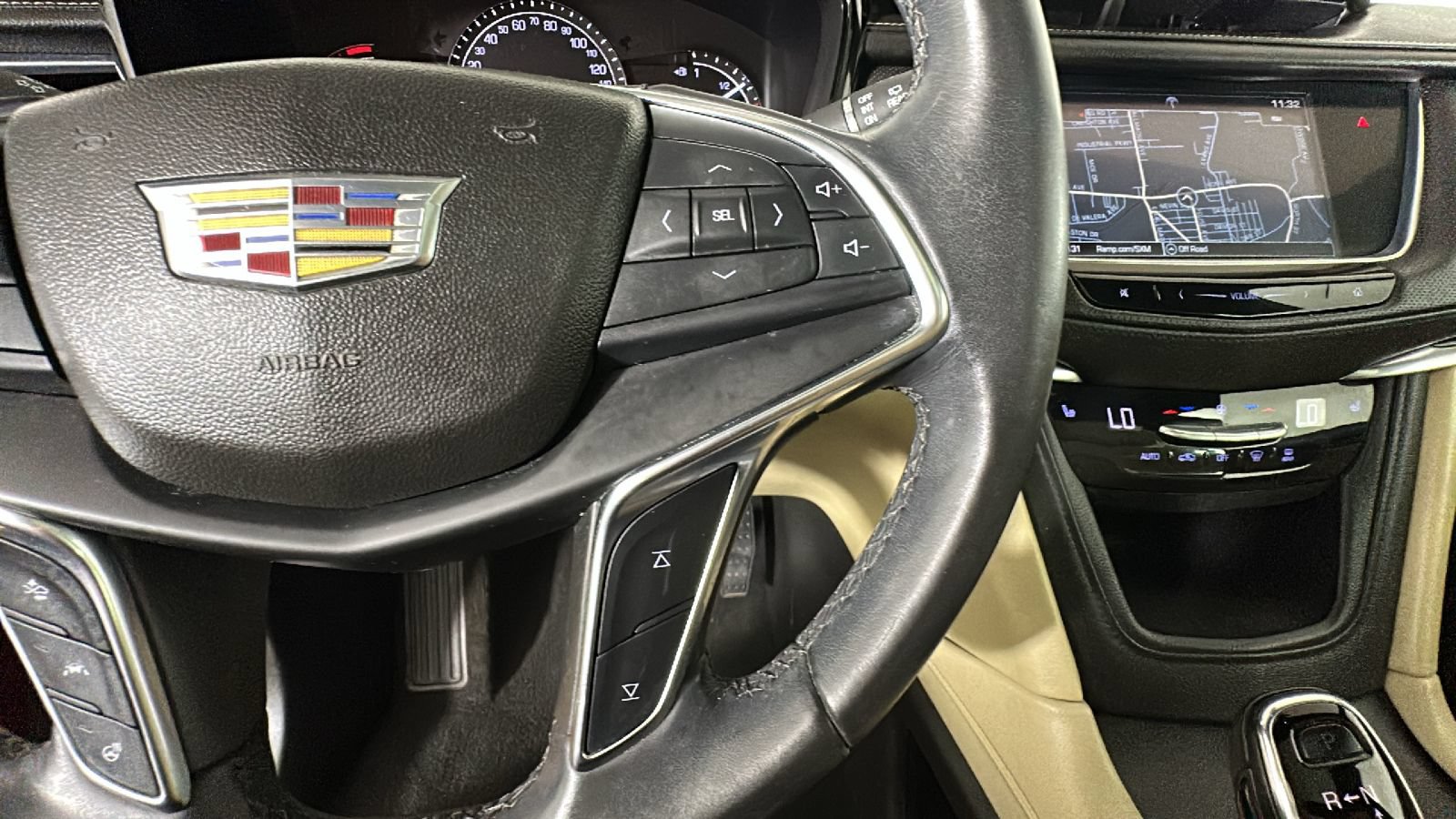 Used 2018 Cadillac XT5 Luxury w/ Driver Awareness Package AWD/4WD image 21