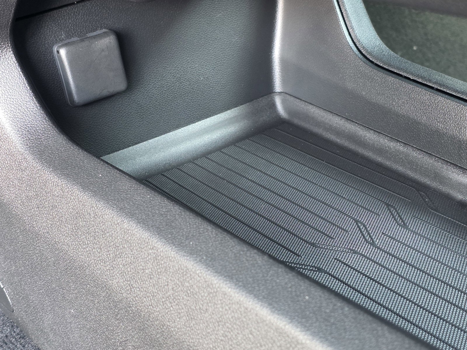 New 2026 Chevrolet Equinox EV LT w/ LPO, Blackout Package image 29