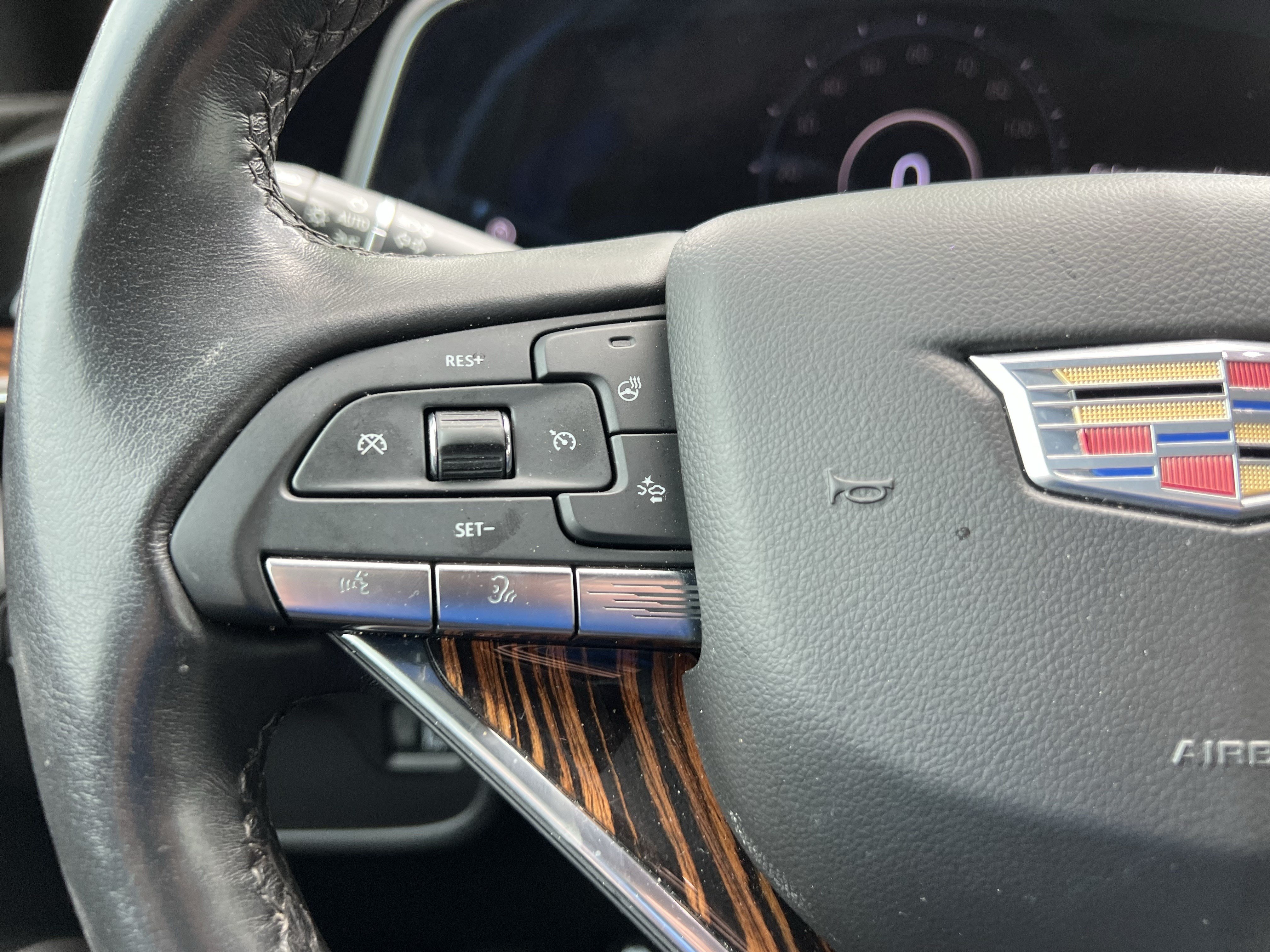 Used 2022 Cadillac Escalade Luxury w/ LPO, Illumination Package AWD/4WD image 19