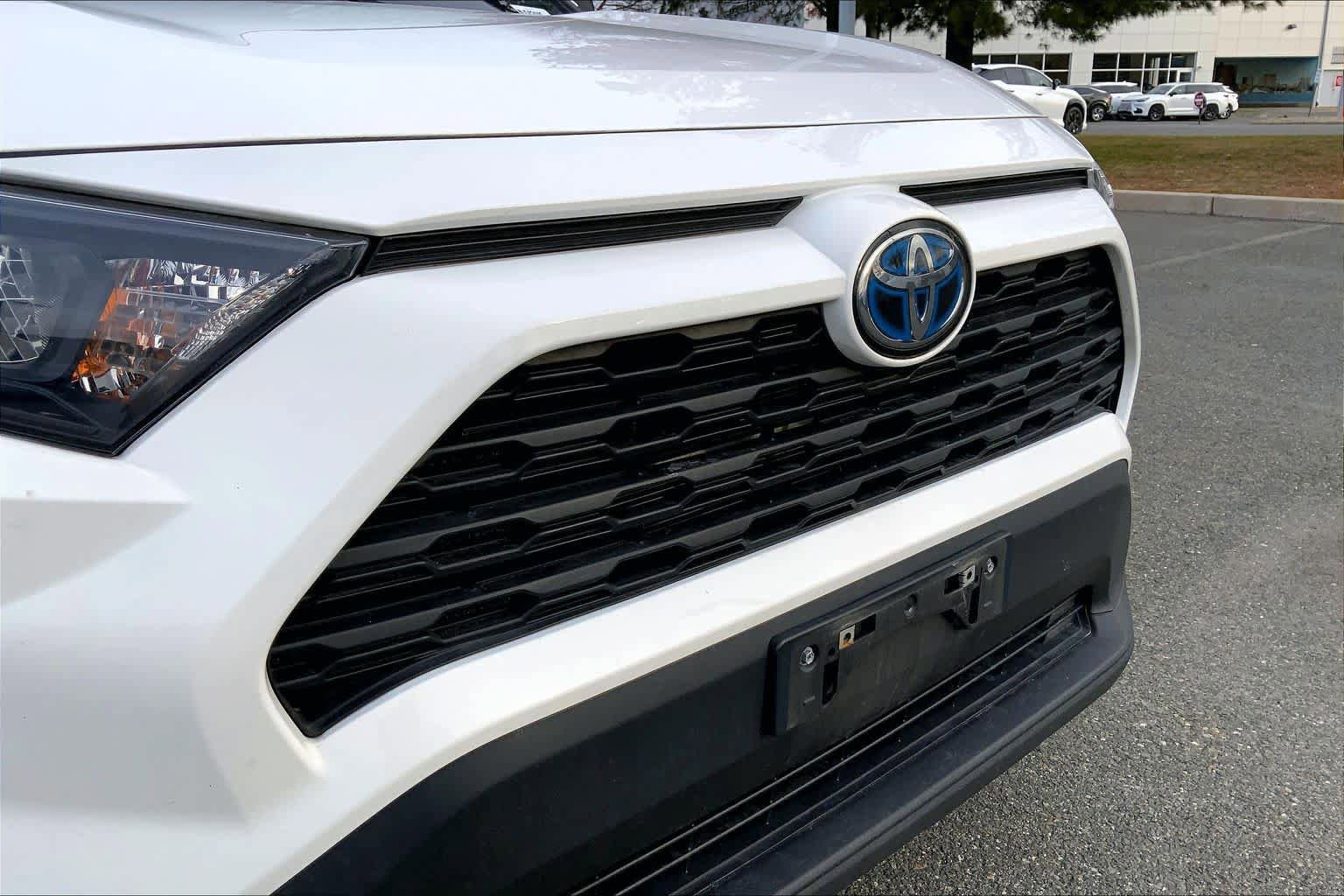 Used 2021 Toyota RAV4 LE image 30