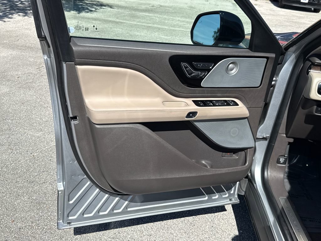 Used 2020 Lincoln Aviator Reserve w/ Equipment Group 202A AWD/4WD image 14