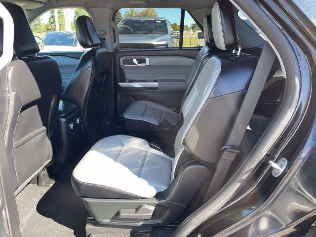 Used 2021 Ford Explorer XLT w/ Equipment Group 202A AWD/4WD image 22