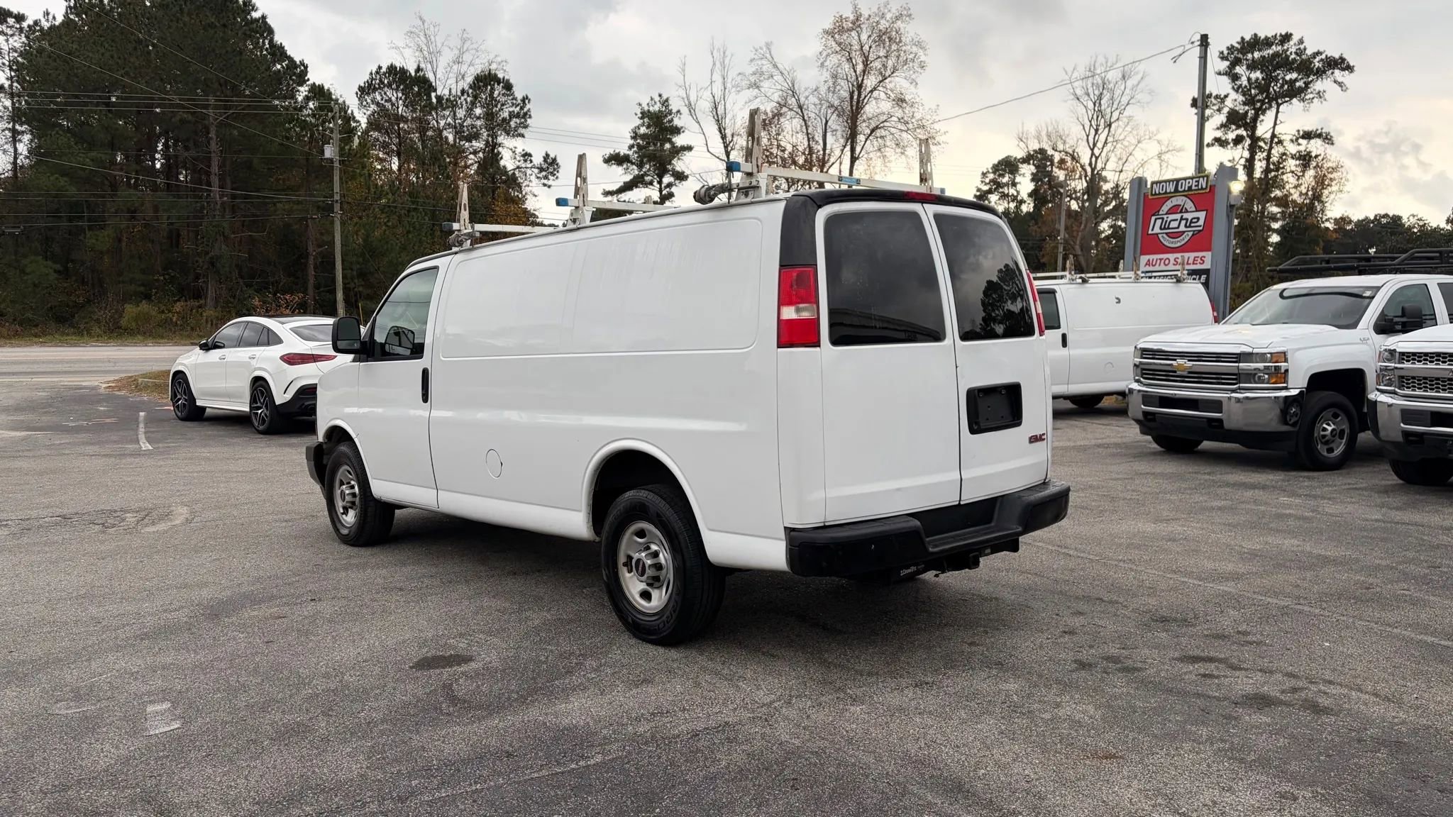 Used 2017 GMC Savana 2500 image 5