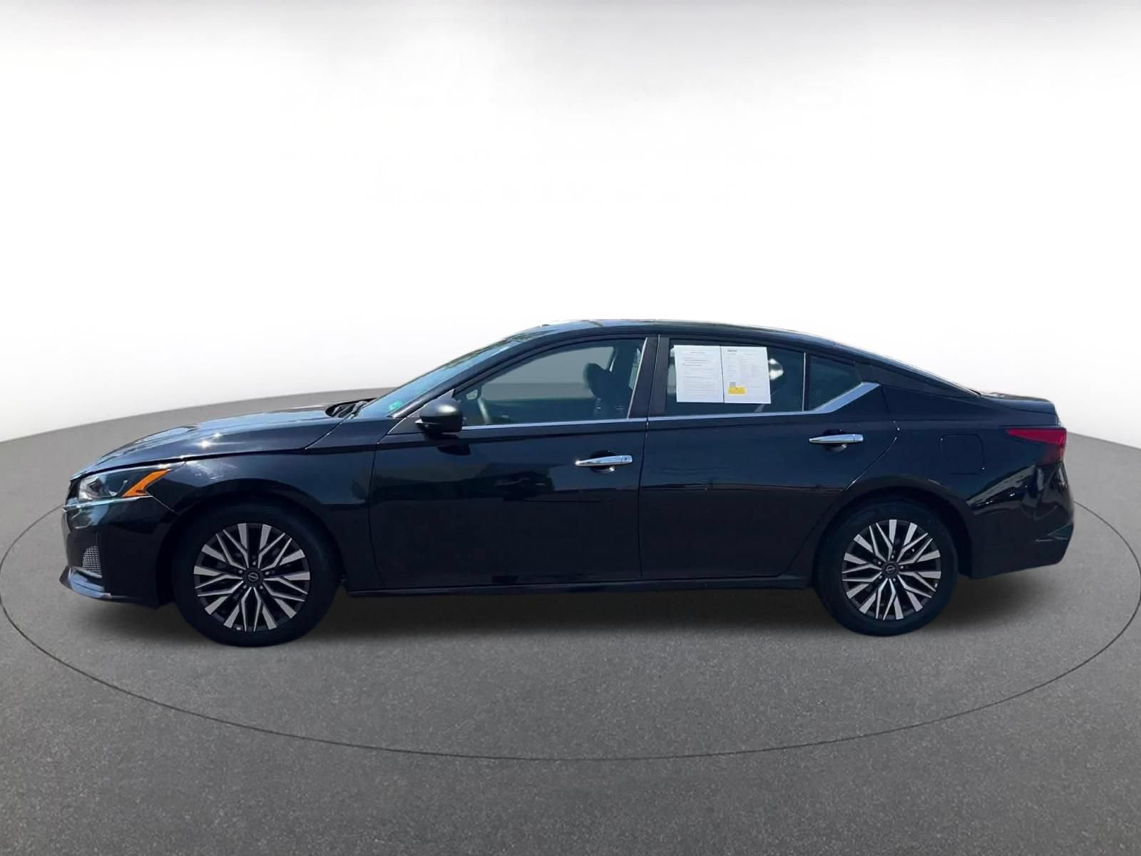 Used 2025 Nissan Altima 2.5 SV FWD image 9