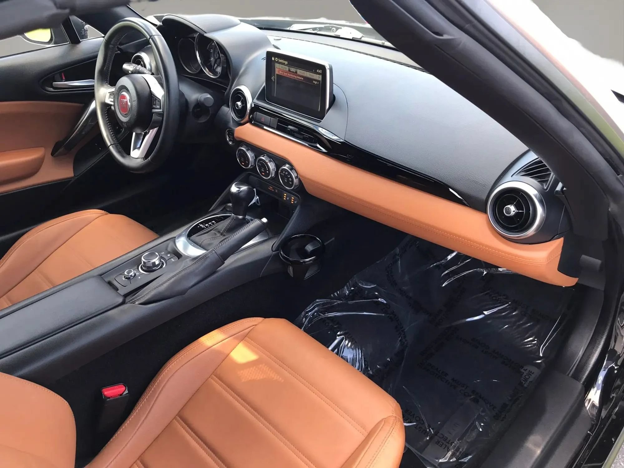 Used 2017 FIAT 124 Spider Lusso RWD image 2