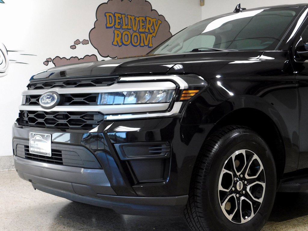 Used 2024 Ford Expedition XLT image 17
