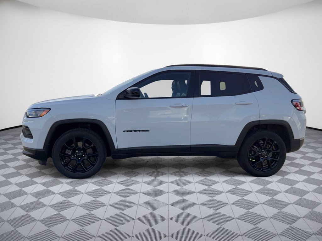 Used 2025 Jeep Compass Latitude w/ Altitude Special Edition AWD/4WD image 2