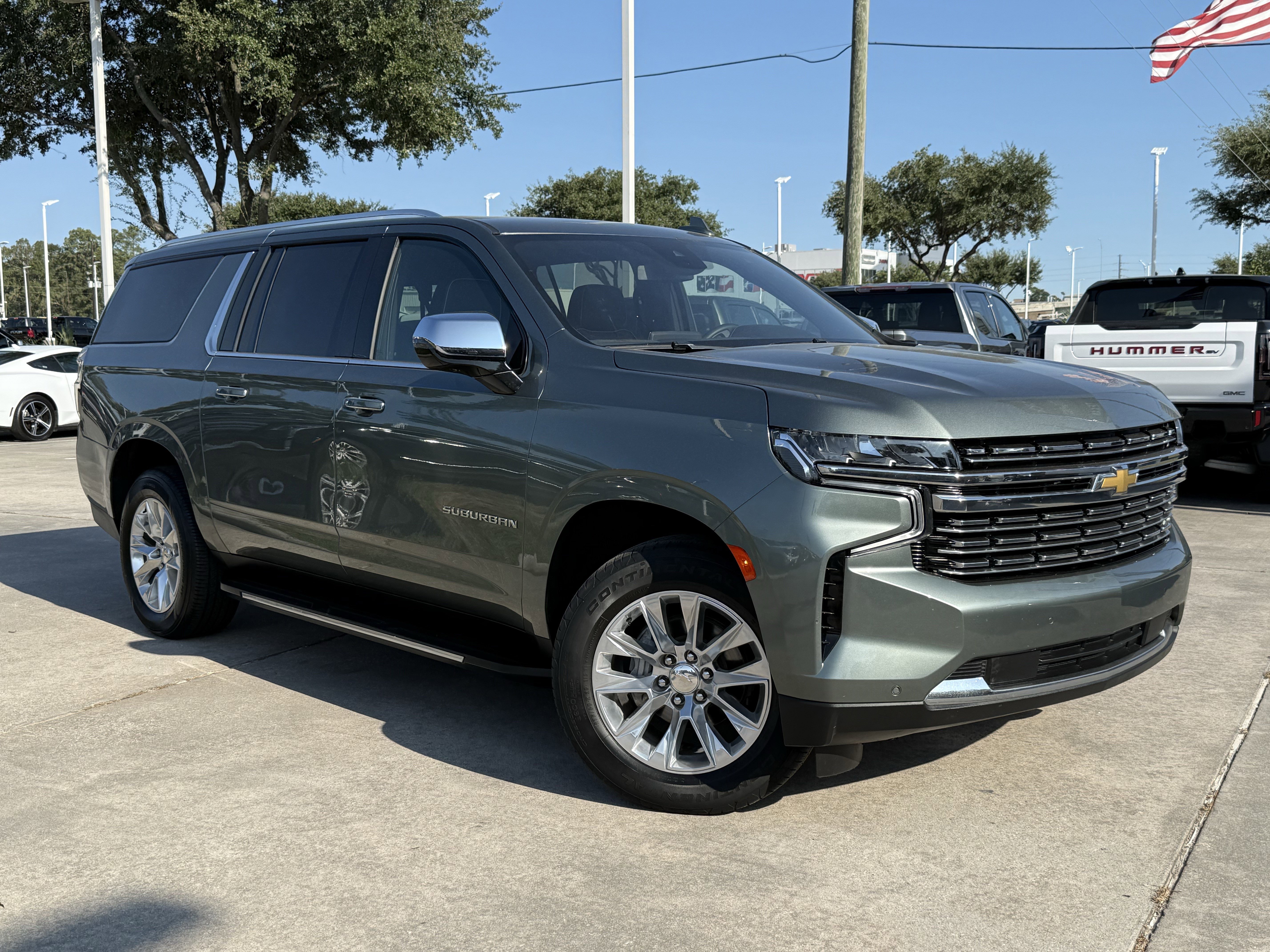 Used 2023 Chevrolet Suburban Premier image 2