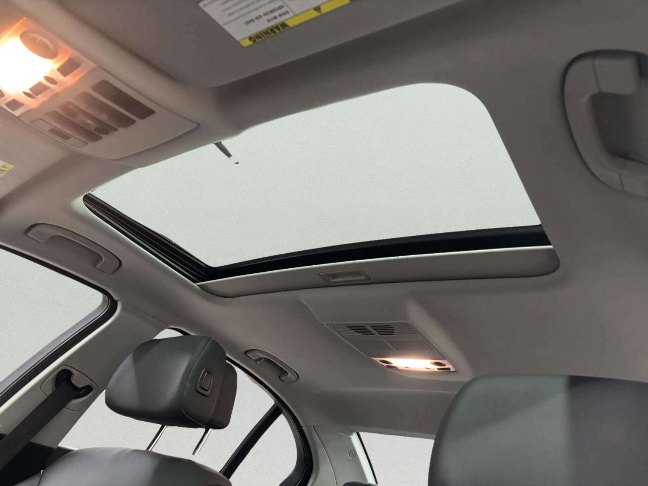 Used 2010 BMW 528i xDrive Sedan image 14