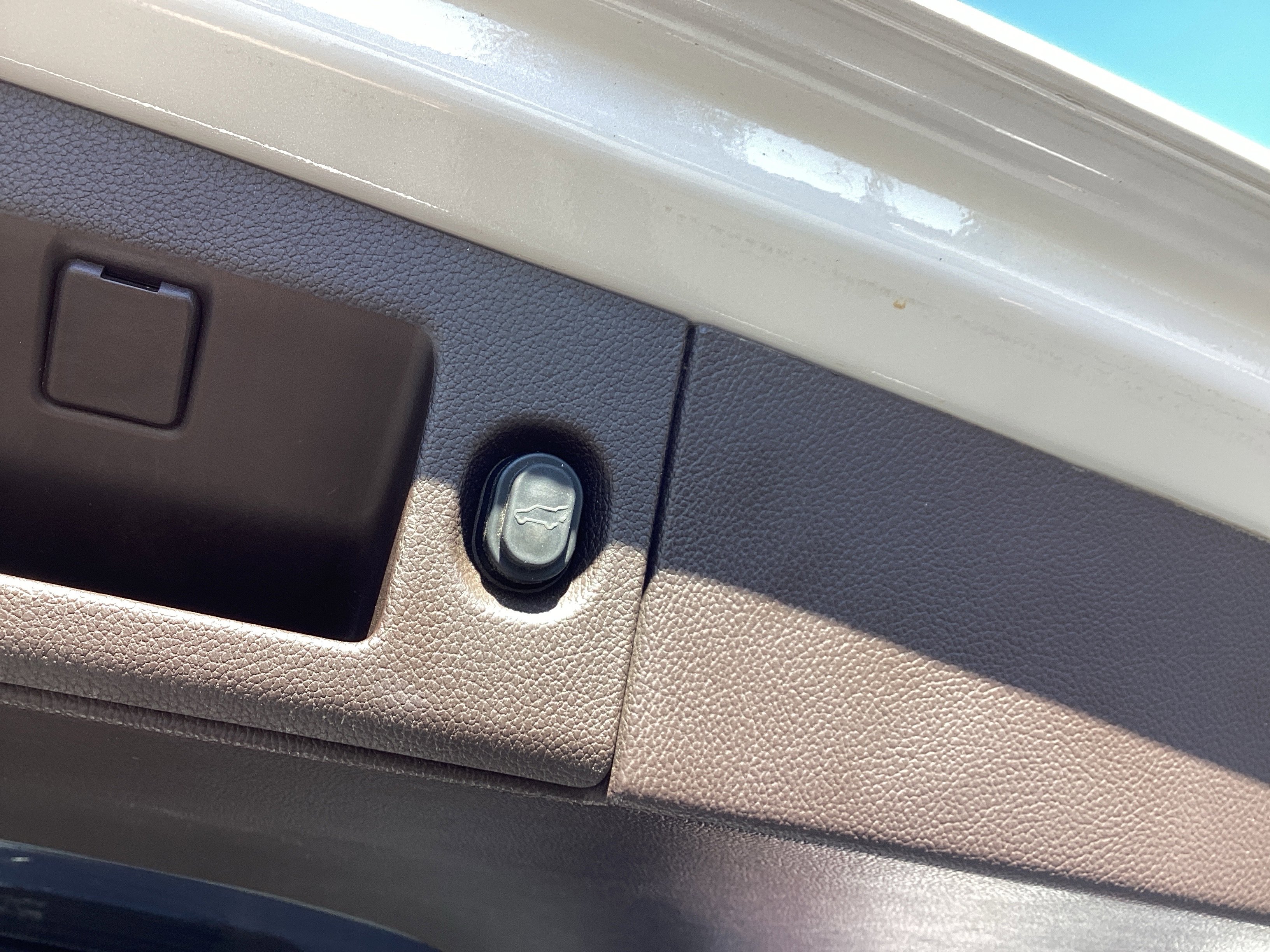 Used 2018 GMC Yukon Denali w/ Open Road Package image 39