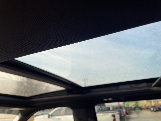 Used 2022 Ford F150 Lariat w/ Equipment Group 502A High image 9