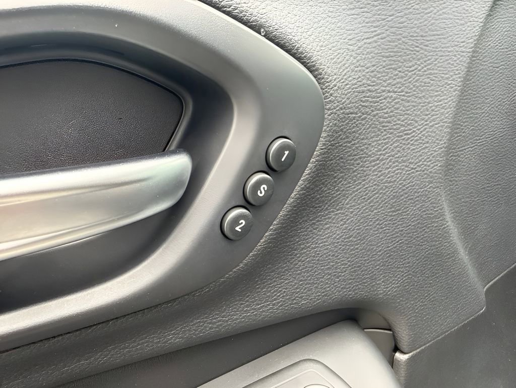 Used 2019 Jeep Cherokee Limited FWD image 11