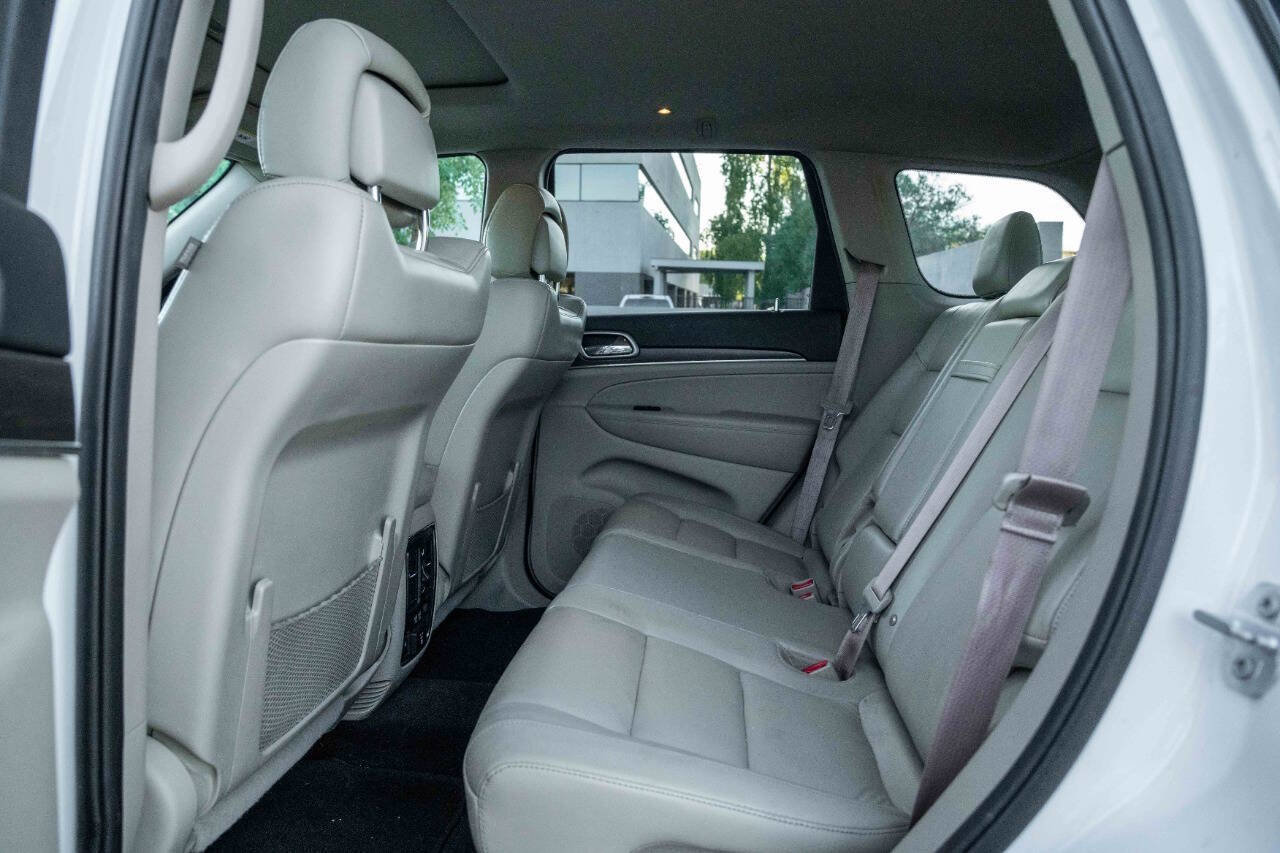 Used 2018 Jeep Grand Cherokee Limited image 16