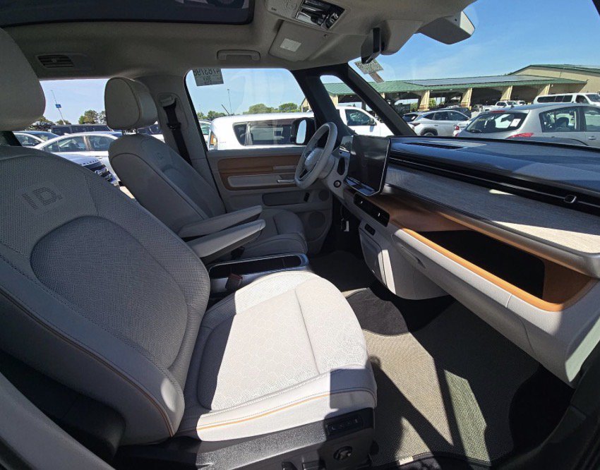 Used 2025 Volkswagen ID. Buzz 1st Edition AWD/4WD image 12