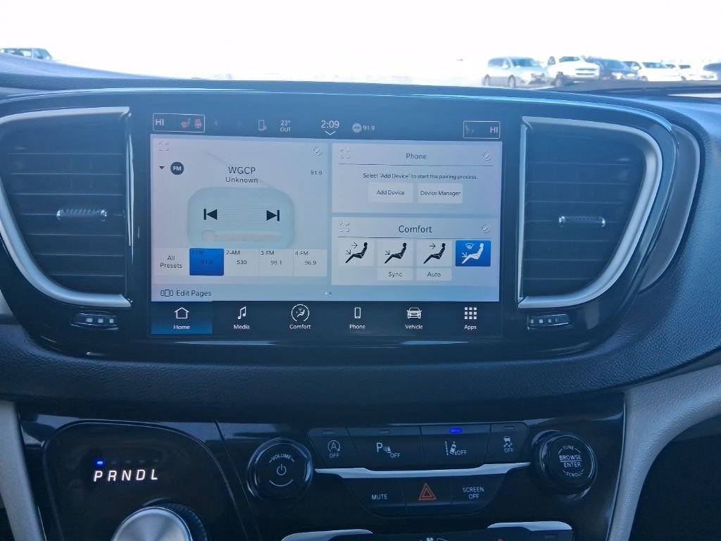 Used 2023 Chrysler Pacifica Touring-L image 27