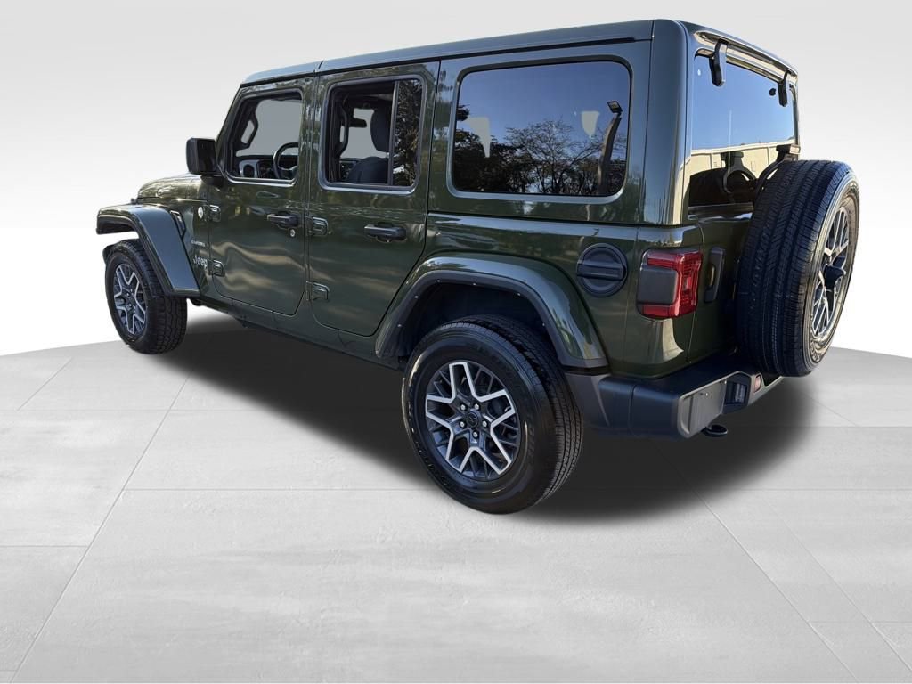Used 2024 Jeep Wrangler Sahara image 5