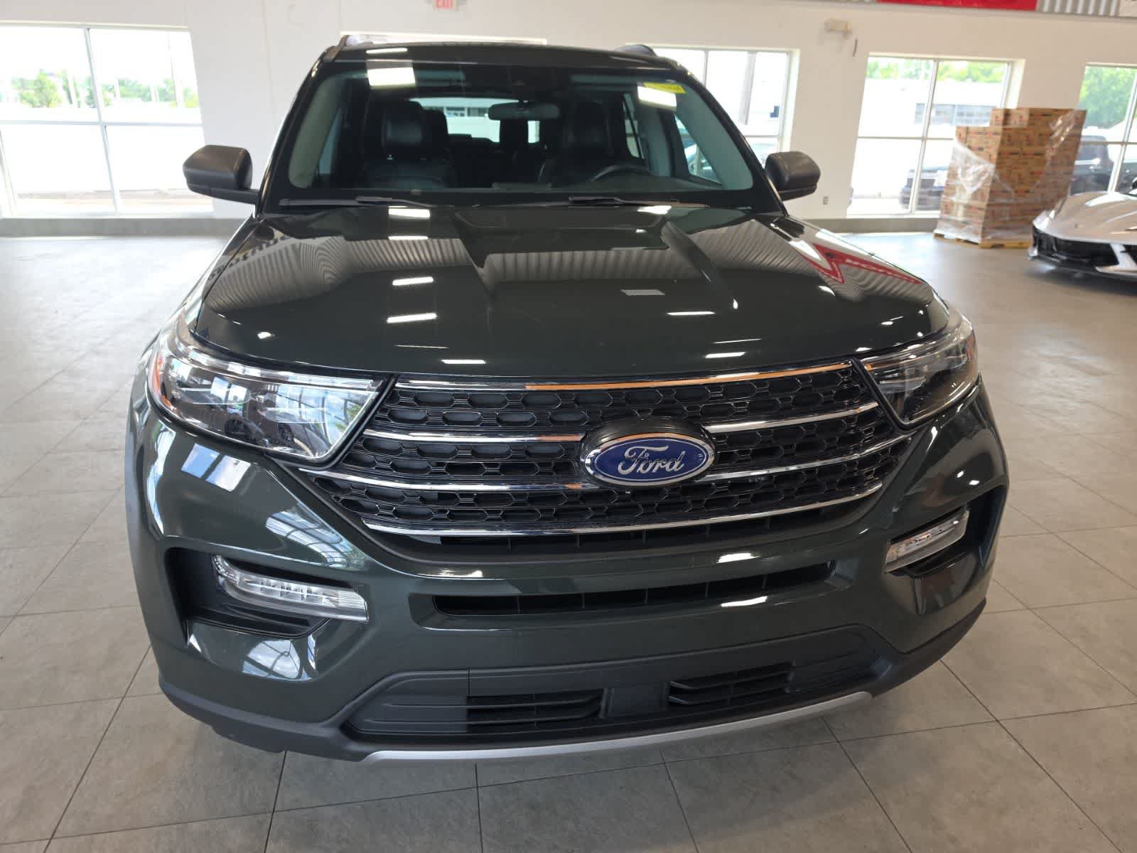 Used 2023 Ford Explorer XLT w/ Equipment Group 202A AWD/4WD image 3