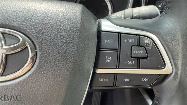 Used 2023 Toyota Highlander XLE image 29