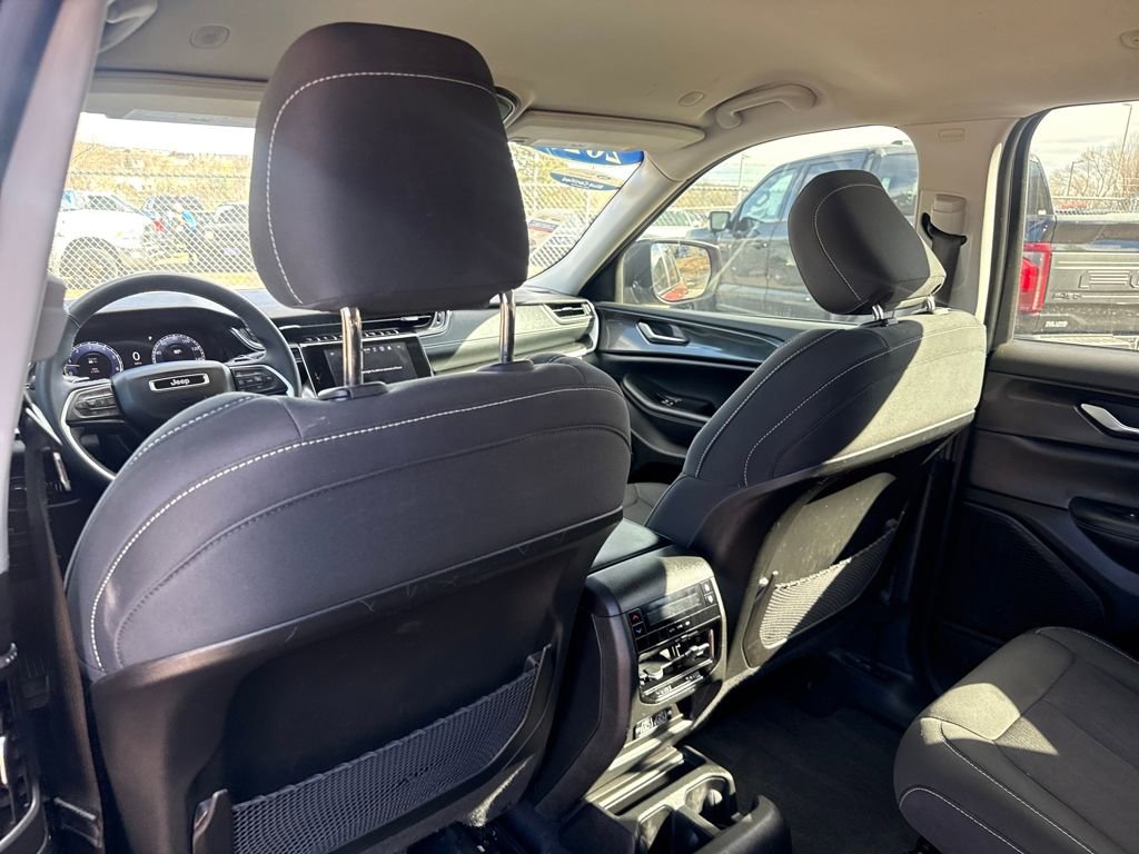 Used 2023 Jeep Grand Cherokee L Laredo image 23