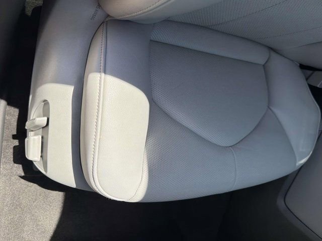 Used 2024 Toyota Highlander Limited image 16