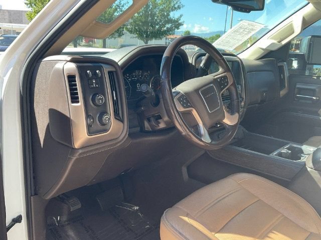 Used 2019 GMC Sierra 2500 Denali w/ Duramax Plus Package AWD/4WD image 18