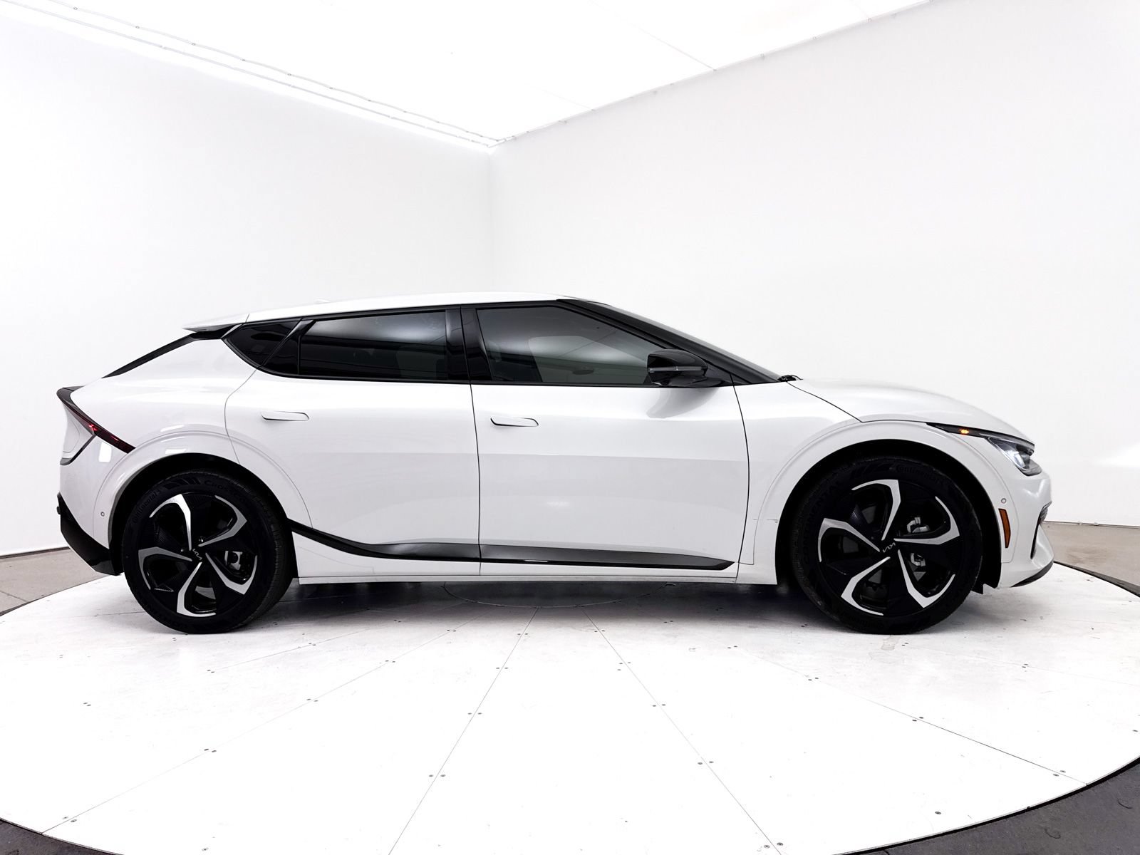 Used 2023 Kia EV6 GT-Line AWD/4WD image 43