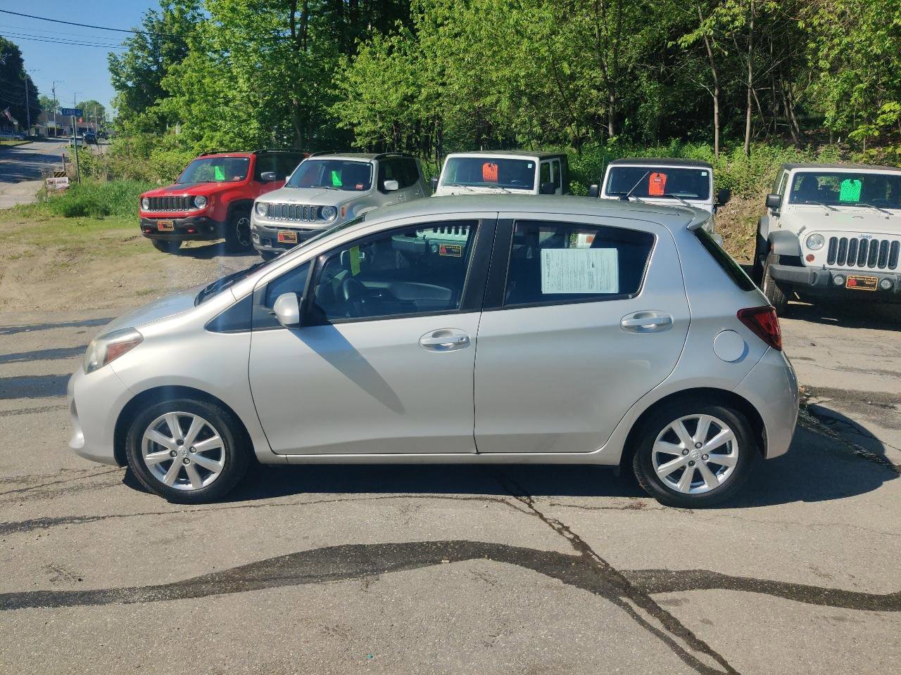 Used 2015 Toyota Yaris LE FWD image 3