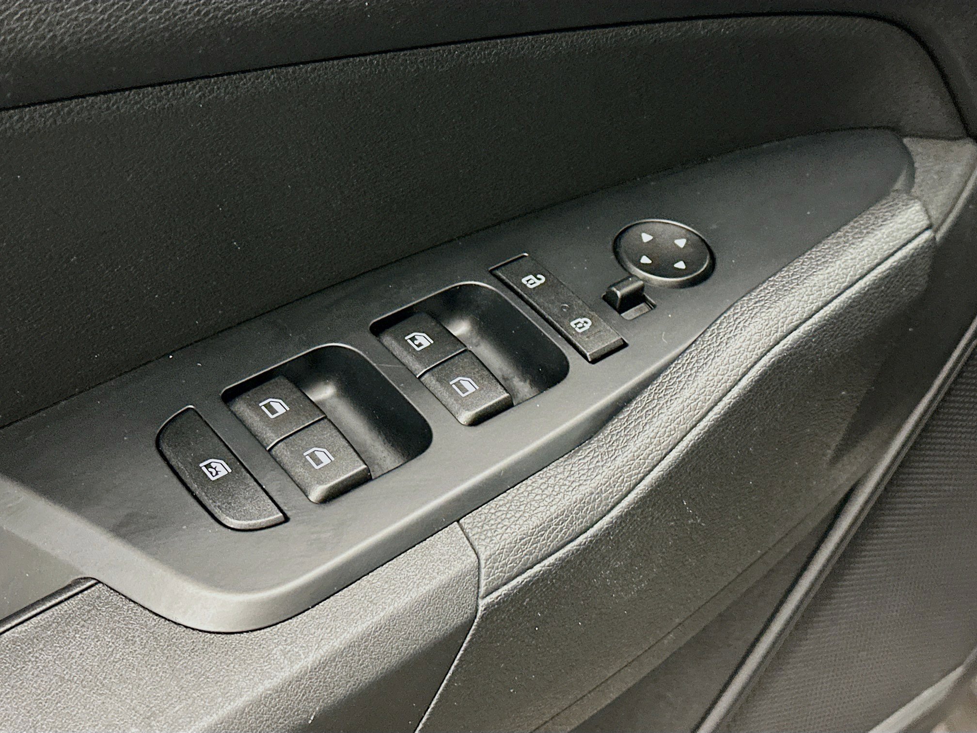 Used 2025 Kia Sportage LX image 15