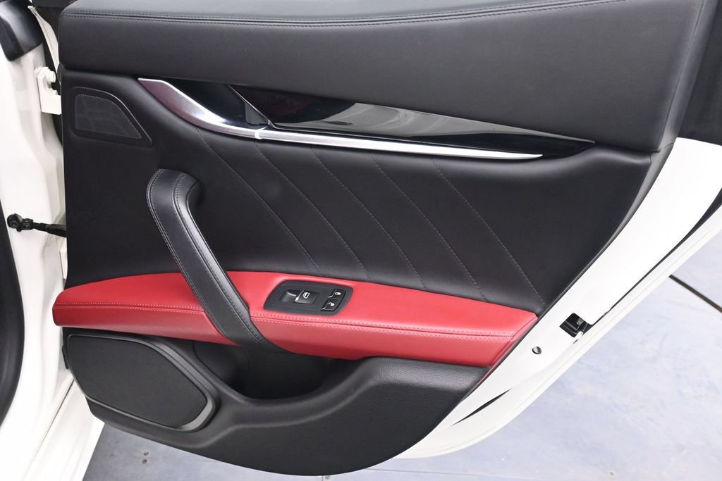 Used 2022 Maserati Ghibli Modena RWD image 32